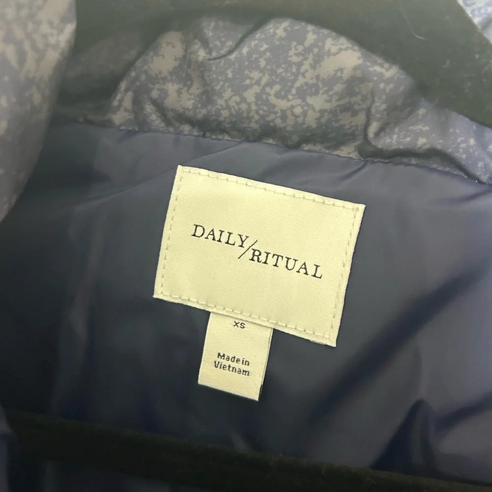 Daily Ritual Women’s Navy Blue‎ Speckled Puffer Coat Size XS NWT NEW